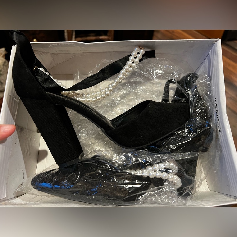 Elegant Black Pearl-Embellished Women's Heels